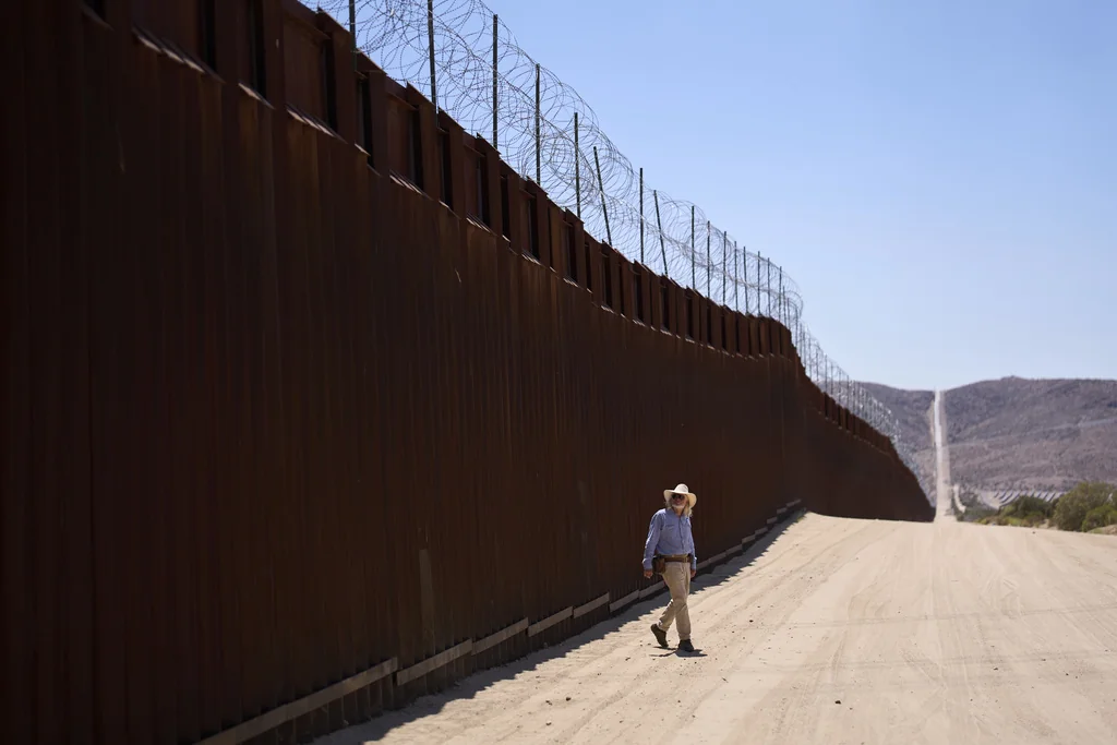 Border Patrol released zero illegal immigrants into US last month, down ...