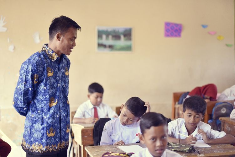 Apakah Guru Perlu Menguasai Pembelajaran Sosial Emosional di Sekolah?