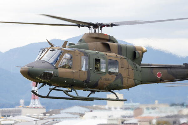 陸上自衛隊のUH-2多用途ヘリコプター（画像：PIXTA）。