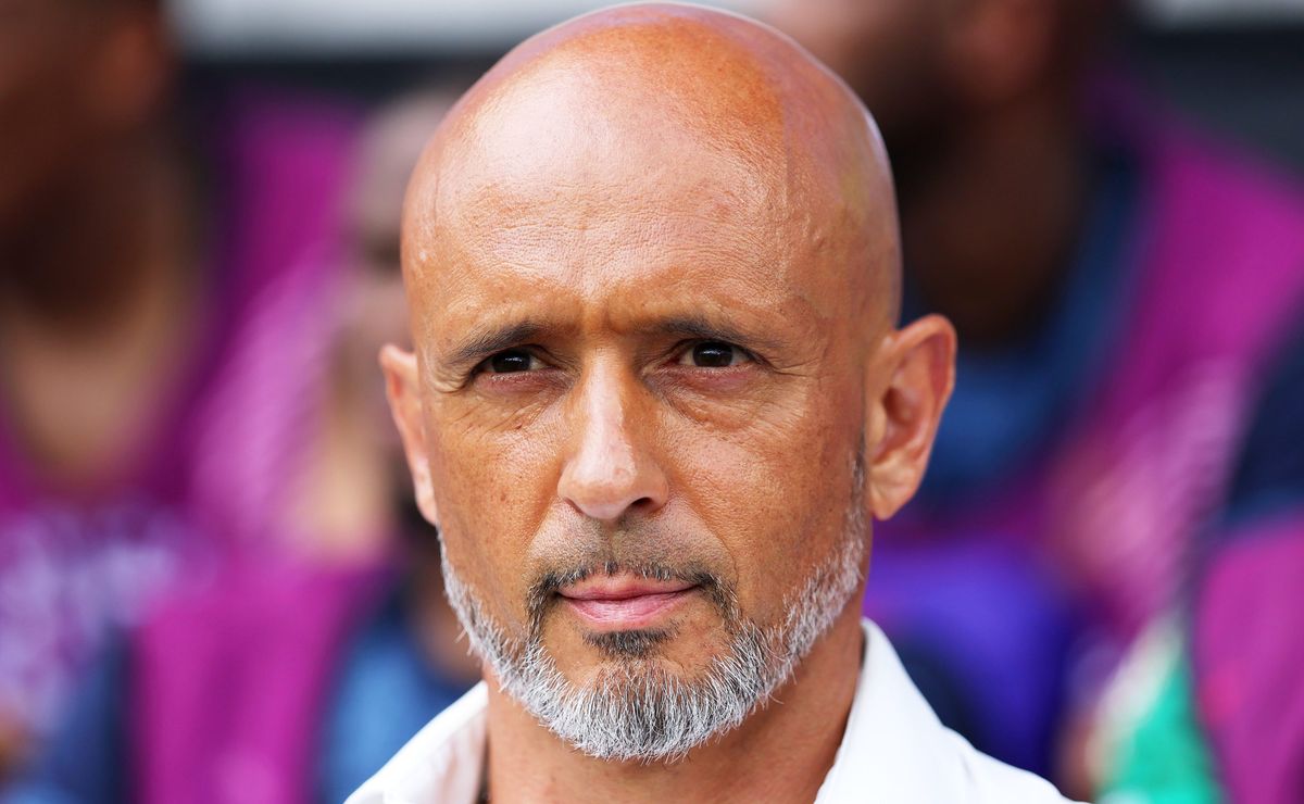 Rayners marca três, mas só um conta para Sundowns, de Miguel Cardoso ...