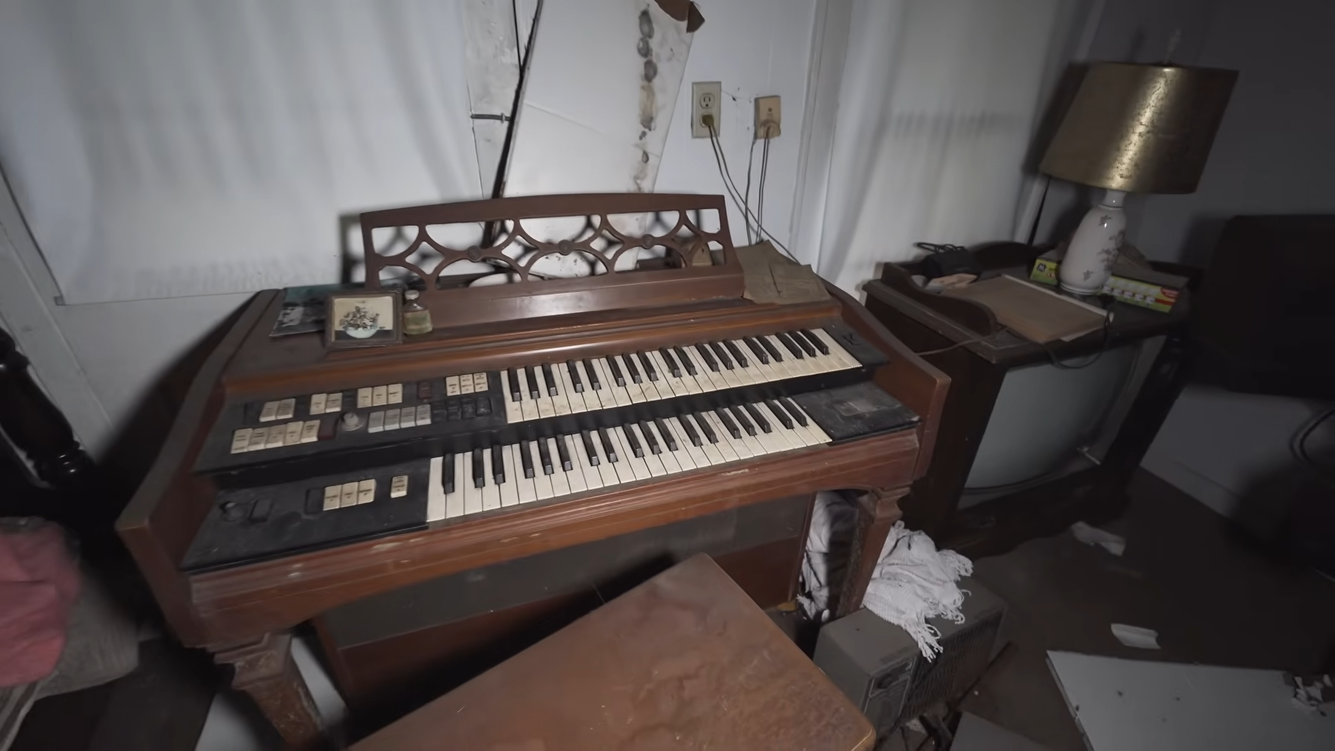 She Lived Alone for 30 Years | Abandoned Alabama Home