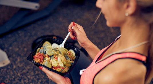 Estos son los 10 alimentos con más proteínas que ayudan a fortalecer músculos, huesos y piel