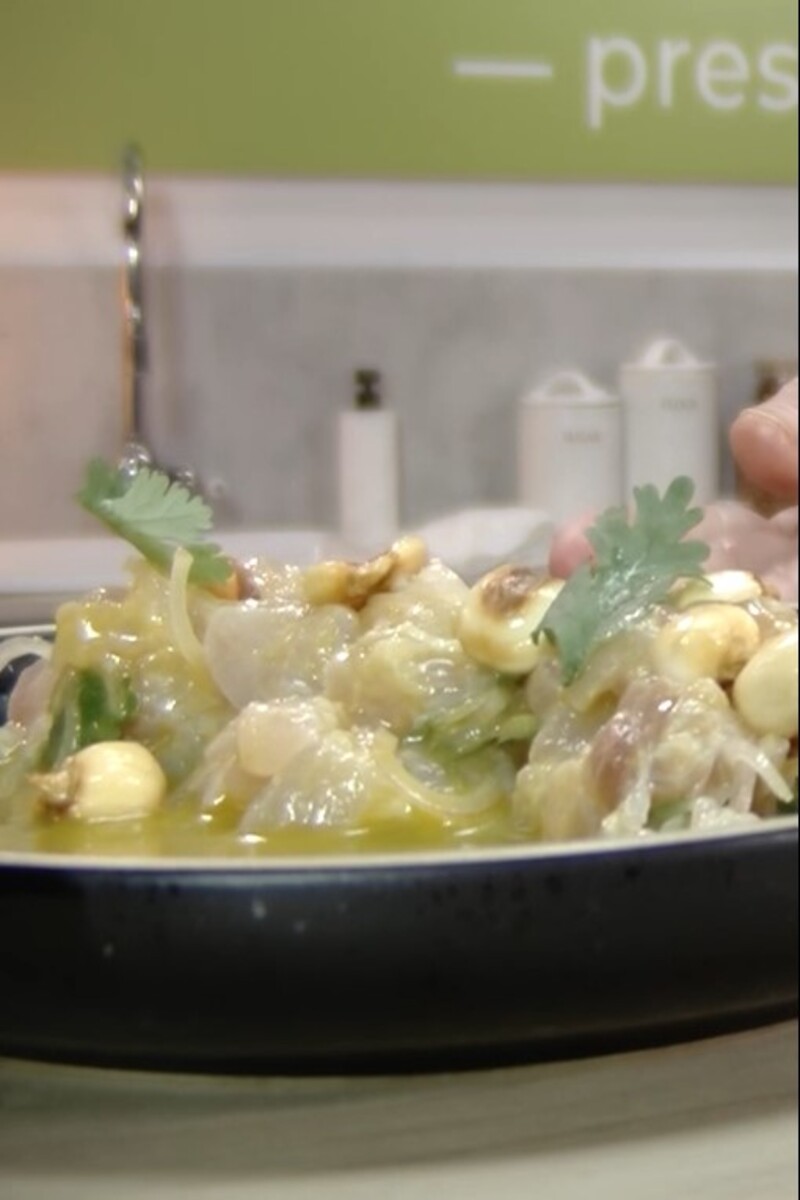 Ceviche aus frischem Schnapper und Jakobsmuscheln mit portugiesischem ...