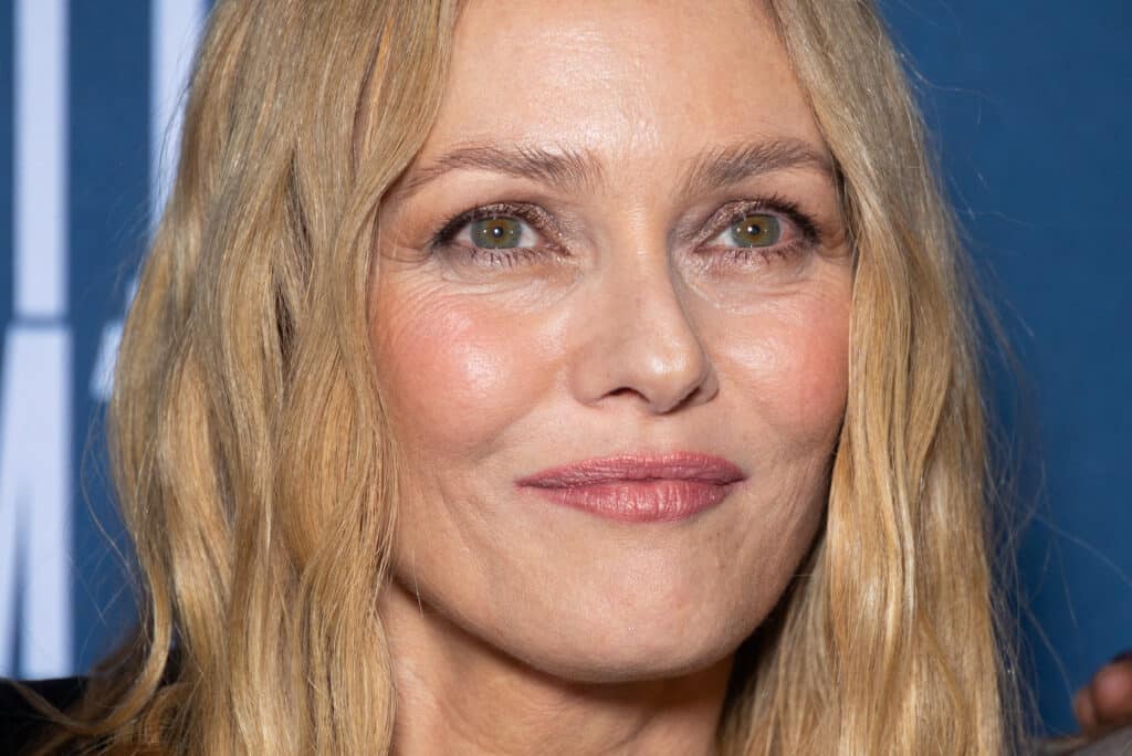 Jack Depp, le fils de Vanessa Paradis, serveur incognito à Paris depuis 2  ans : son patron