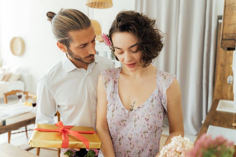10 ‘Nice Guy’ Behaviors That Are Actually Major Red Flags