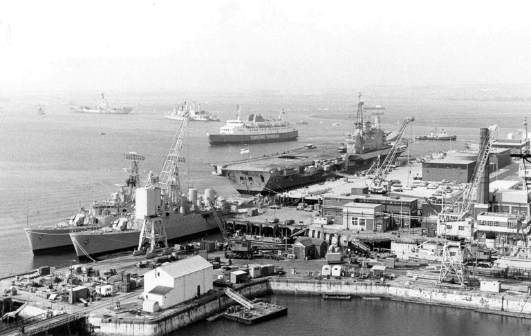 HMS Hermes, recommissioned from Portsmouth dockyard, became the Task Force flagship within three days of the invasion. Hosting Sea Harrier and Sea King squadrons, she launched air strikes, air defence patrols, and reconnaissance missions deep into Argentine territory. Positioned outside threat range, her Harriers maintained sustained air superiority. As the main carrier, Hermes enabled fleet protection, ground support, and maritime strikes — central to overall success in recapturing the islands.