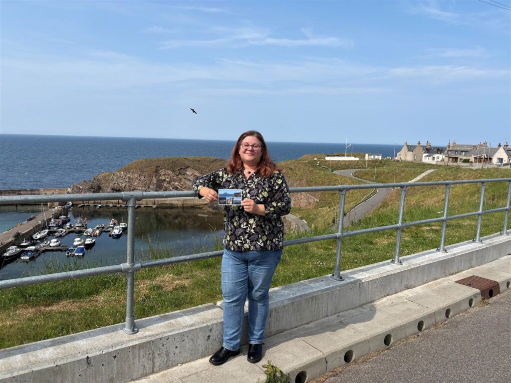 Woman gets reply to message in a bottle she sent as a girl 30 years on