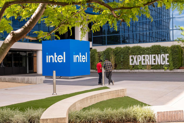intel-is-laying-off-up-to-30-of-its-workforce