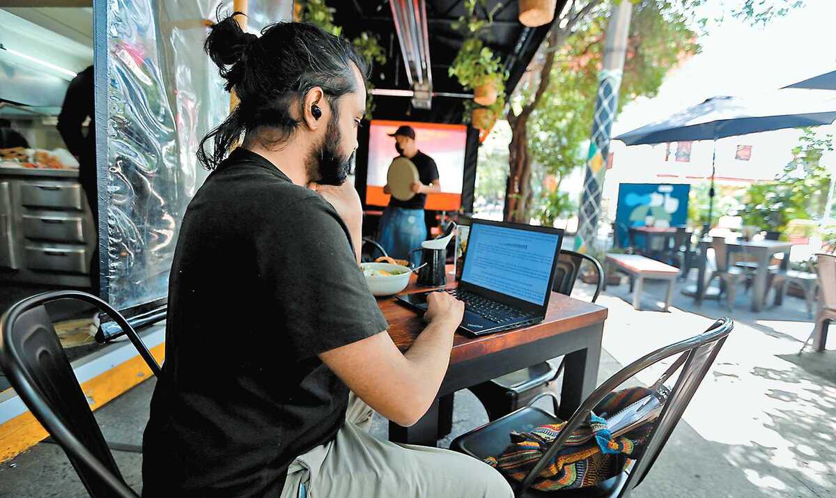Gobierno implementa esquema de teletrabajo y suspensión de clases en ...