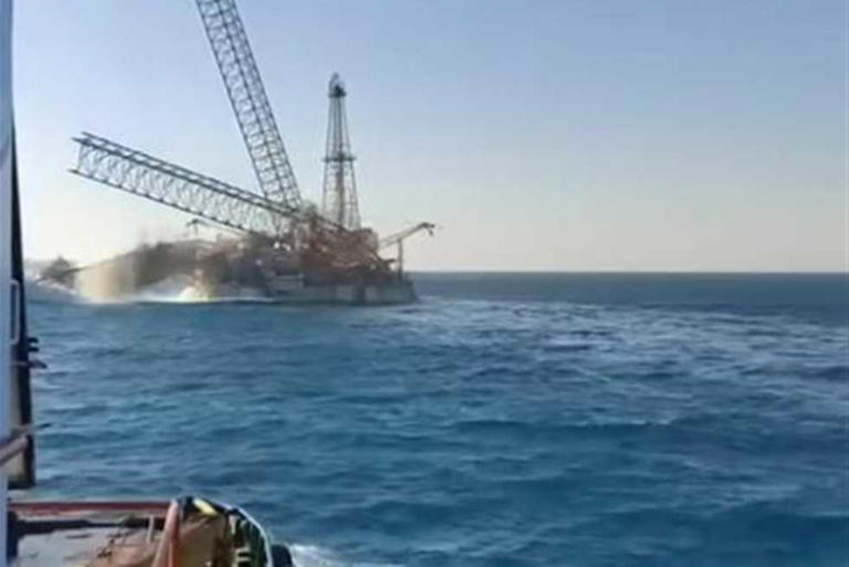 انهيار حفار بترول قديم بمدينة رأس غارب دون إصابات