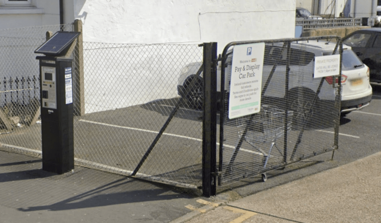 口コミ・レビューで人気商品を探そう charged was driver after erupts row Parking £83.50 just for その他