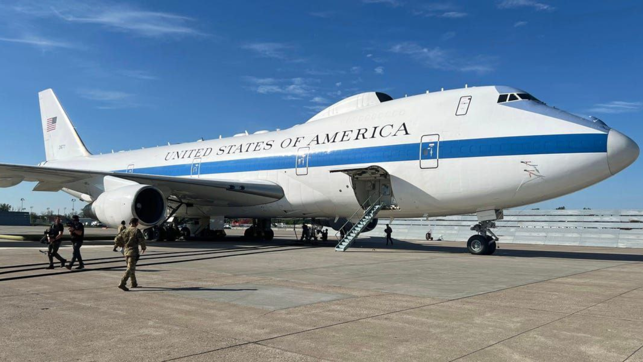 Boeing E-4B Nightwatch: US's 'Doomsday Plane' lands in Washington. Here ...