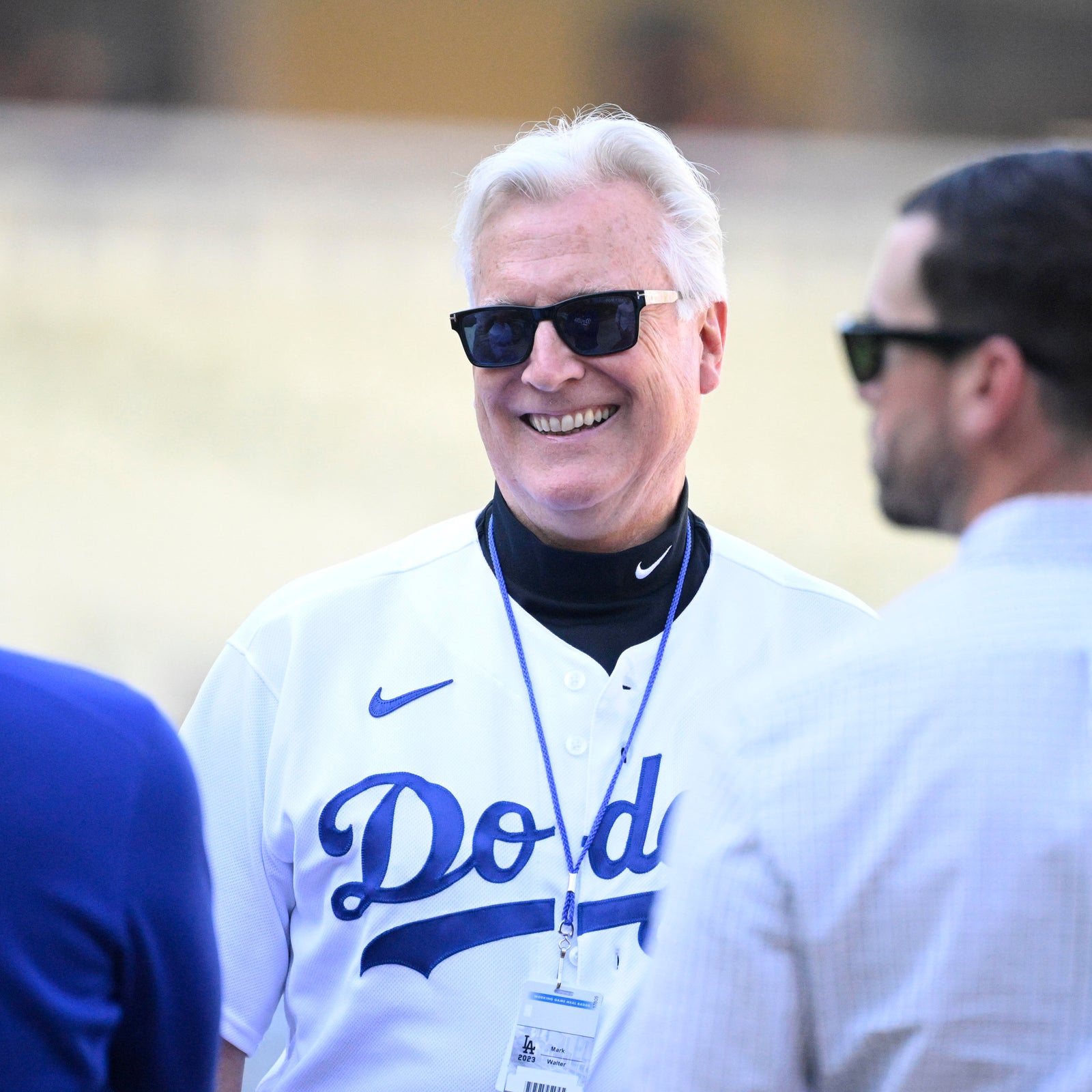 los-angeles-lakers-to-be-sold-for-10-billion-becoming-most-valuable