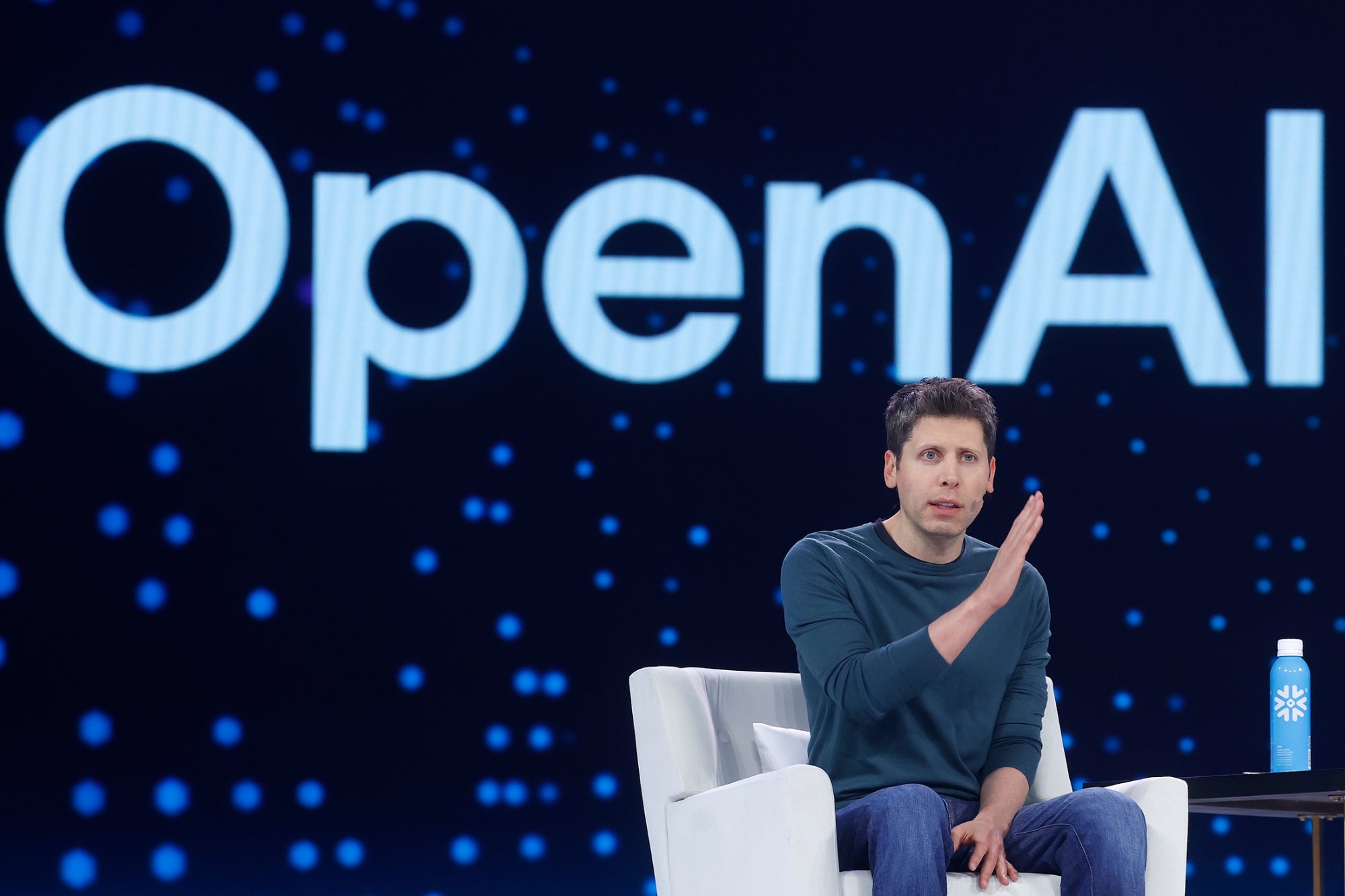 Meta ofreció hasta $100 millones a empleados de OpenAI, pero no logró convencerlos