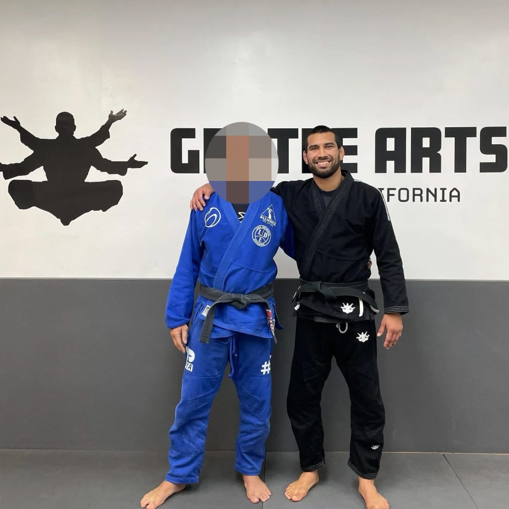 Beginner jiujitsu student awarded 56M after blackbelt instructor(00)