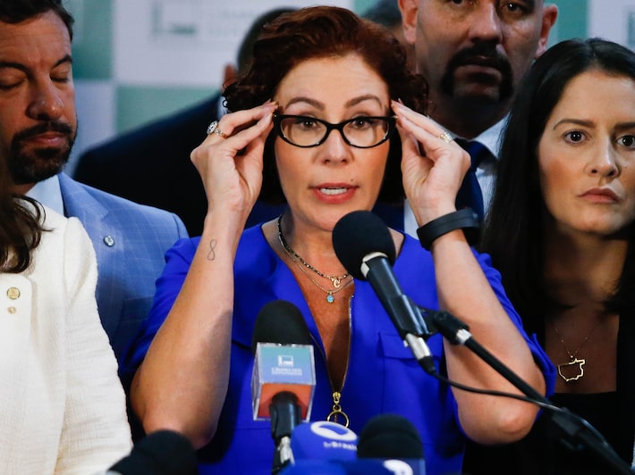 CCJ da Câmara avança no processo de cassação de mandato de Carla Zambelli