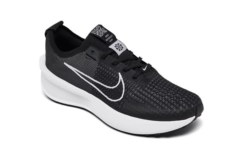 macy's women's nike running shoes