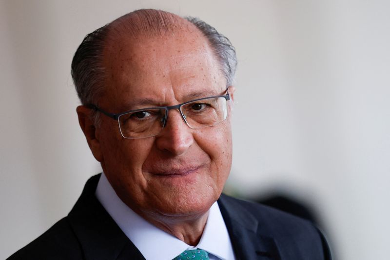 Alckmin avisa aliados: fica na vice de Lula ou vai "capinar em Pinda"