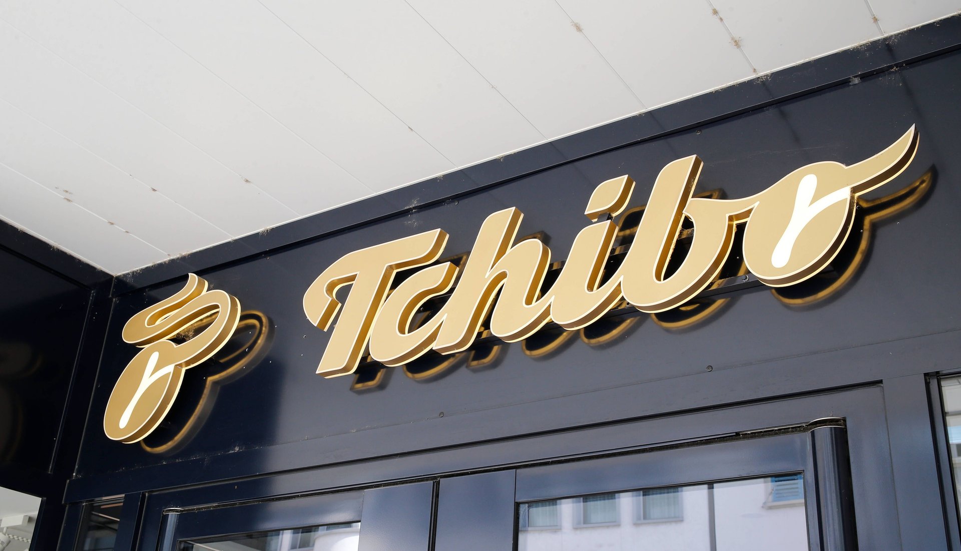 Gemeinsamer Picknickspaß durch die XL-Tchibo-Decke im Orangen-Design