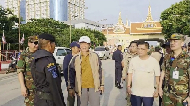 ปิดแล้ว! ด่านจุดผ่านแดนถาวรบ้านคลองลึก ชาวไทย-กัมพูชาโกลาหล