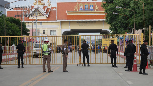 ปิดแล้ว! ด่านจุดผ่านแดนถาวรบ้านคลองลึก ชาวไทย-กัมพูชาโกลาหล
