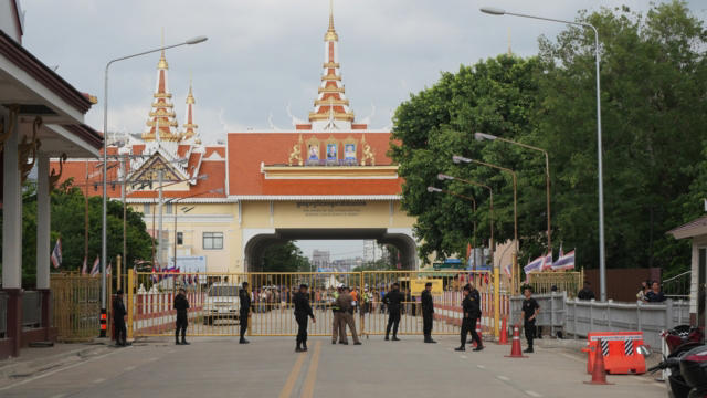 ปิดแล้ว! ด่านจุดผ่านแดนถาวรบ้านคลองลึก ชาวไทย-กัมพูชาโกลาหล