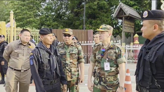 ปิดแล้ว! ด่านจุดผ่านแดนถาวรบ้านคลองลึก ชาวไทย-กัมพูชาโกลาหล