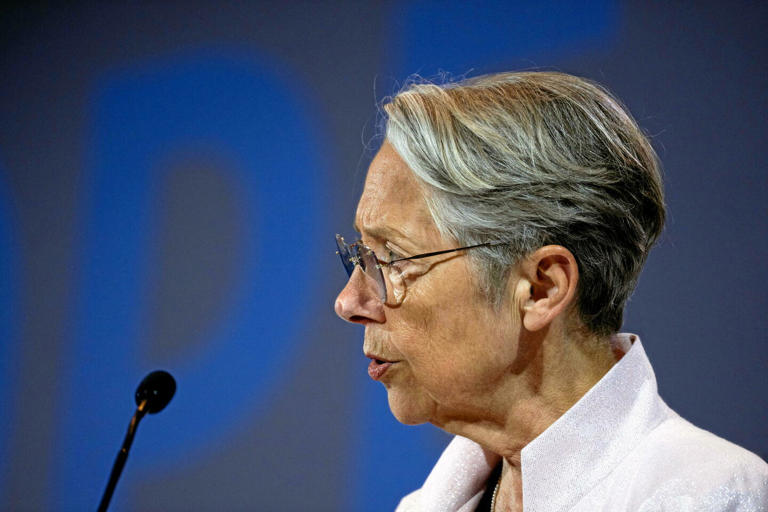 La ministre de l’Éducation nationale appelle à ne pas légiférer dans l'émotion, en matière de sécurité.
