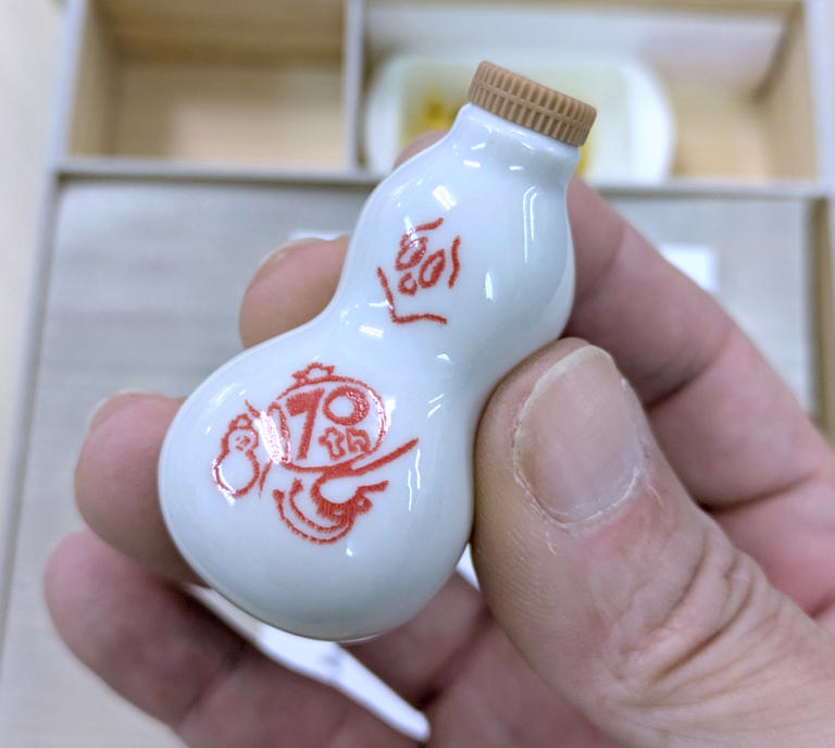 激ムズ】崎陽軒「ひょうちゃん誕生70周年」の金色の醤油入れが