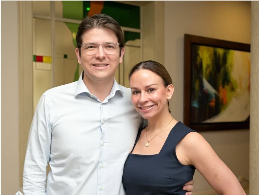 María Claudia Tarazona, la esposa y confidente de Miguel Uribe Turbay,  quien hoy lucha por su vida tras el atentado que impactó a Colombia