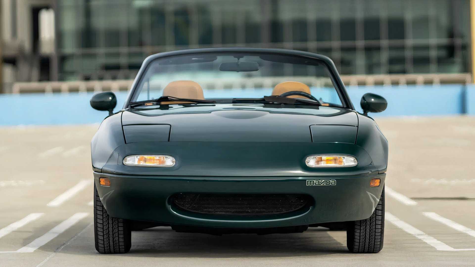 1991 Mazda MX-5 Miata Limited Edition NA Top Down Green Front View