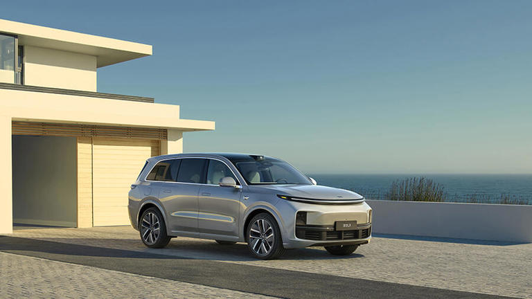 BMW plots range-extender revival with 2026 X5
