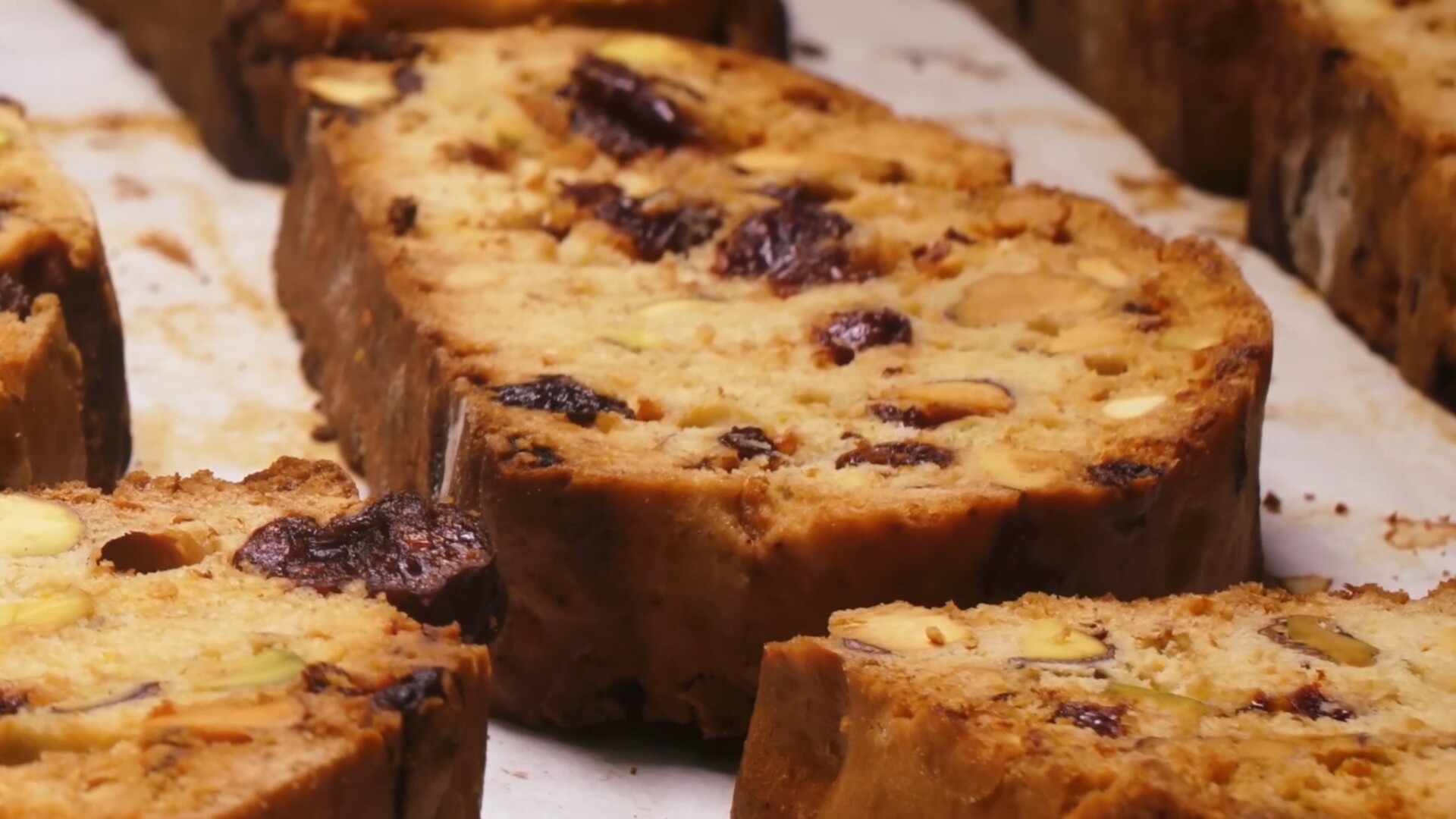 Knusprige Biscotti mit Pistazien und getrockneten Kirschen