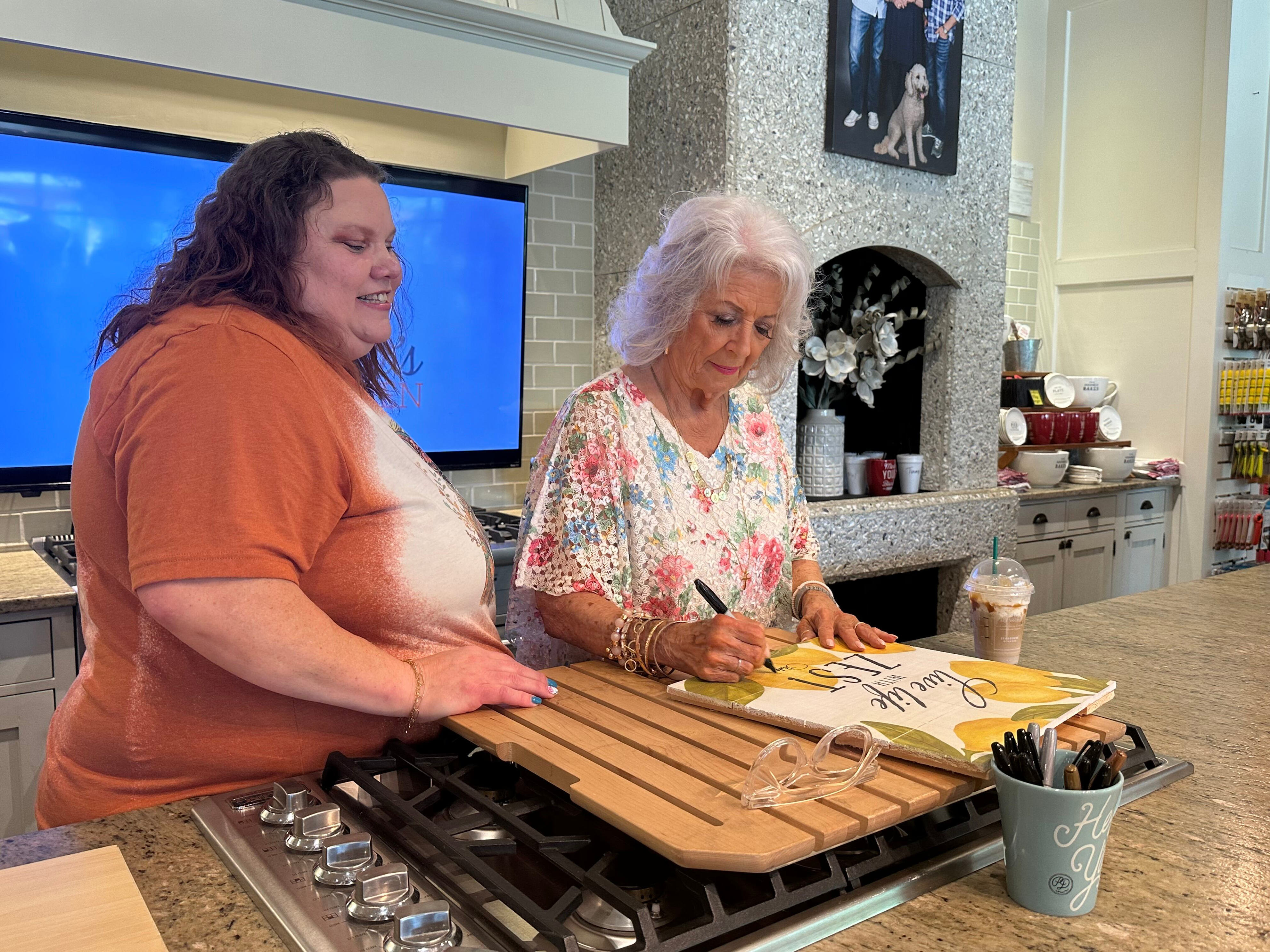 Paula Deen visits the Island in Pigeon