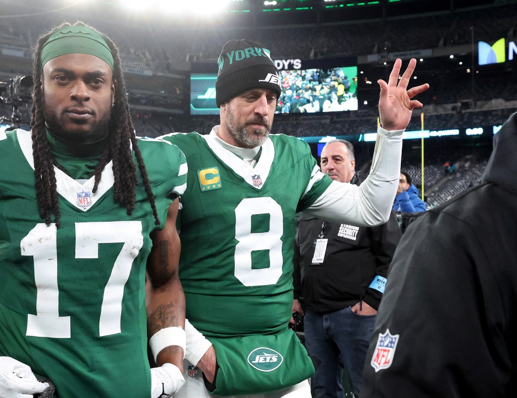 Aaron Rodgers fuels marriage rumors with sneaky ring appearance in