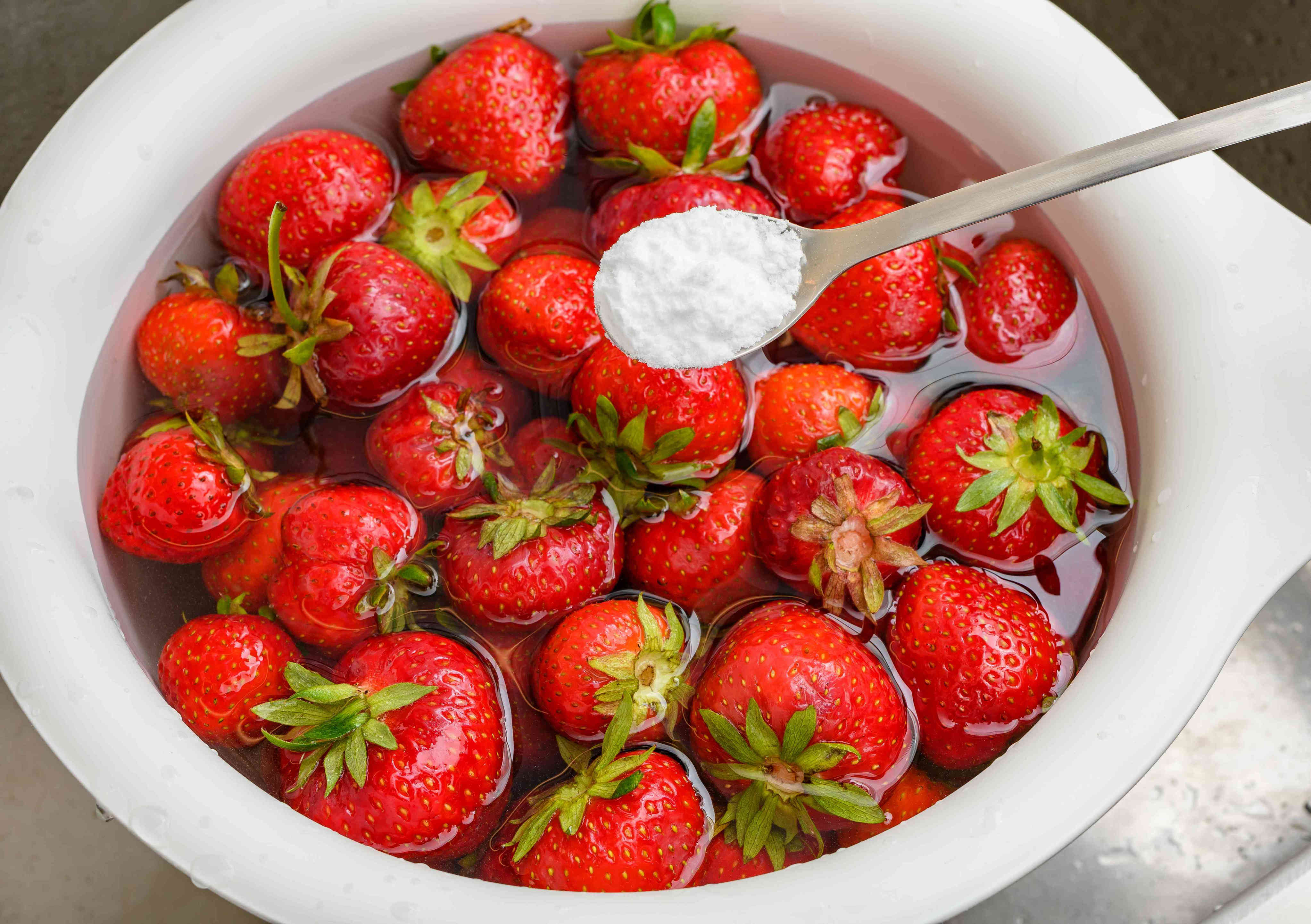 How to clean strawberries with baking soda so they're actually clean
