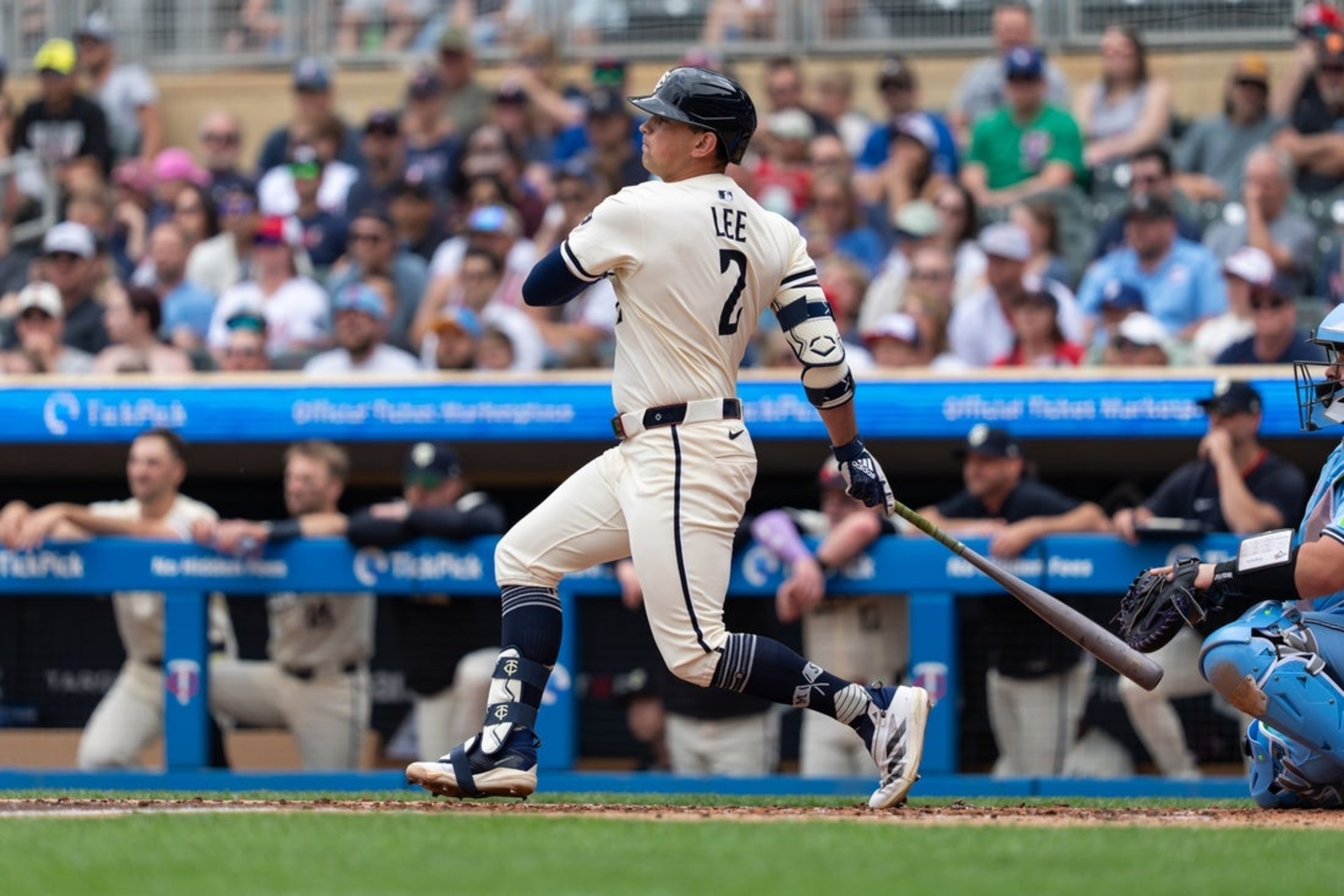 Back-to-back jacks help Twins take down Blue Jays
