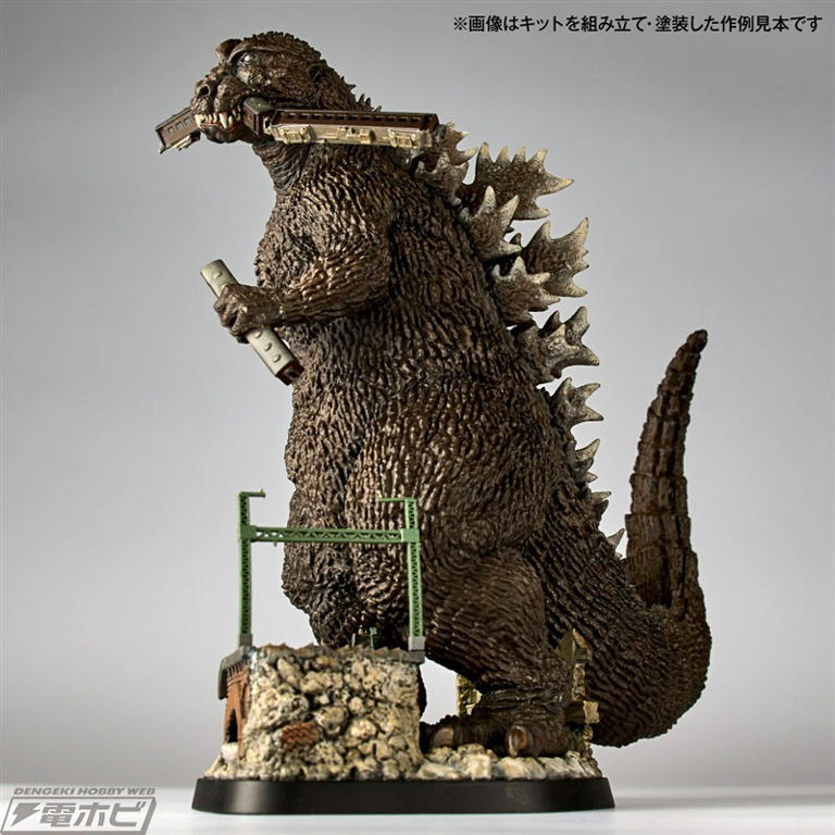 電車を咥えた迫力の姿は必見！ゴジラが松村しのぶ氏による新規