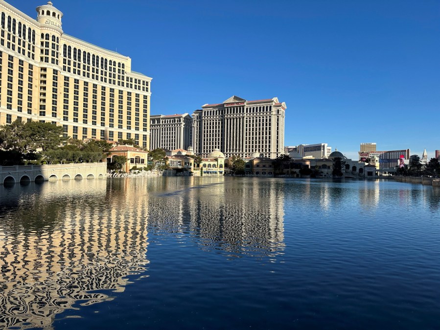 Shooting on Las Vegas Strip outside Bellagio fountains leaves 2 dead