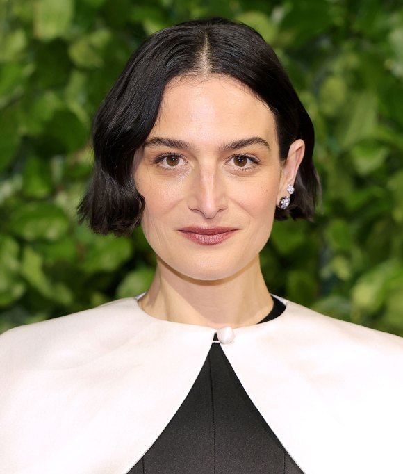 Leslie Bibb's CLB Haircut Is Summer's Hottest Look Thanks to ‘White