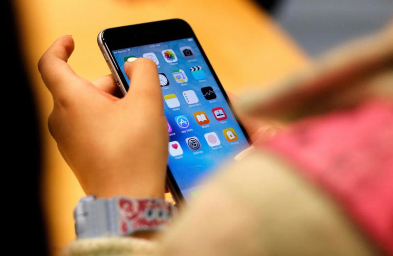 Apple unveils new operating system and AI capabilities