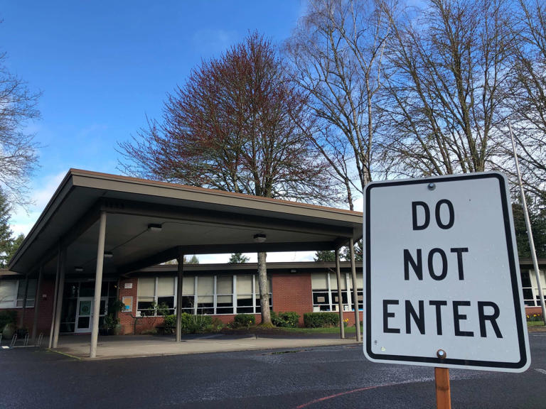Heat closes additional Portland area schools early cancels some
