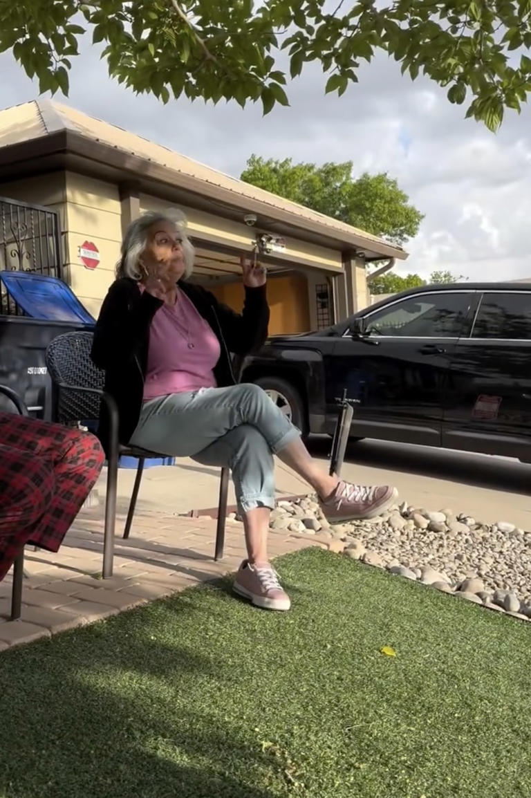 Angry owner of ‘Breaking Bad’ house sprays fans with water hose