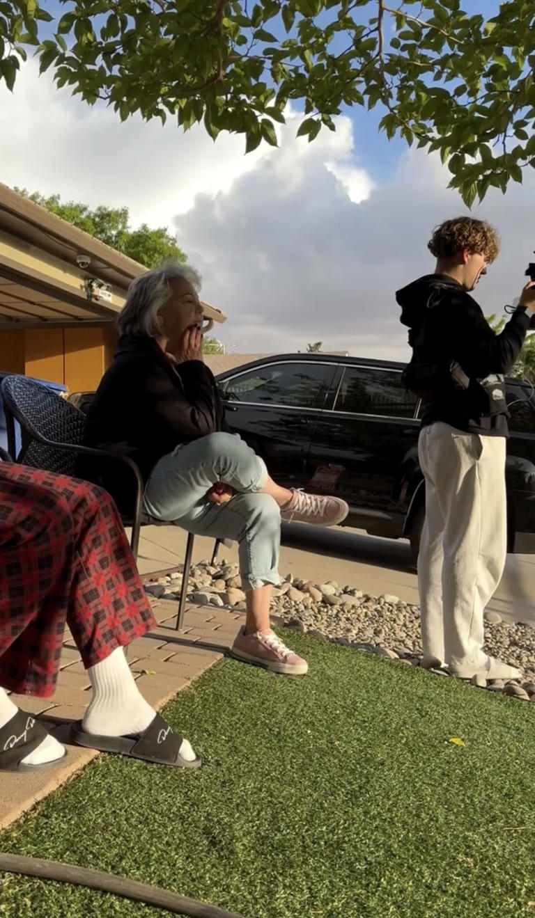 Angry owner of ‘Breaking Bad’ house sprays fans with water hose