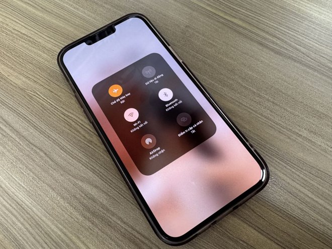 So sánh công nghệ màn hình AMOLED, LCD và OLED LTPO