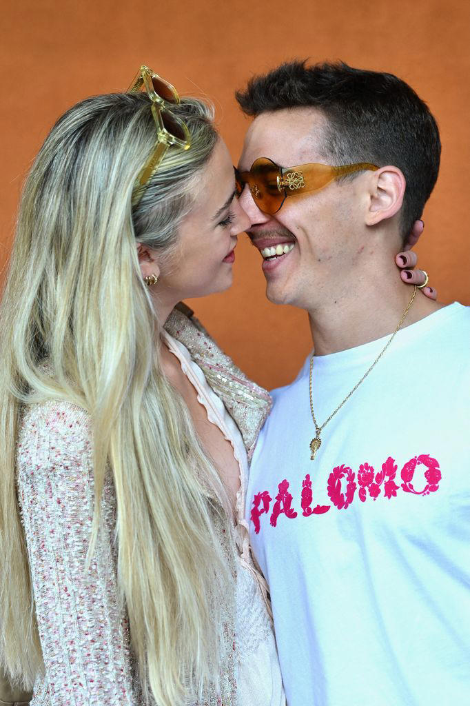 Miguel Herrán, de nuevo enamorado: las fotos más románticas con su  misteriosa y bellísima novia