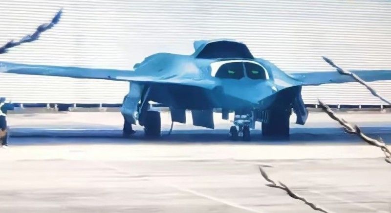 詳細不明　中国戦線に関する物品 Amazon | AF1 1/144 完成品 中国 China J-20 Fire Fang Stealth