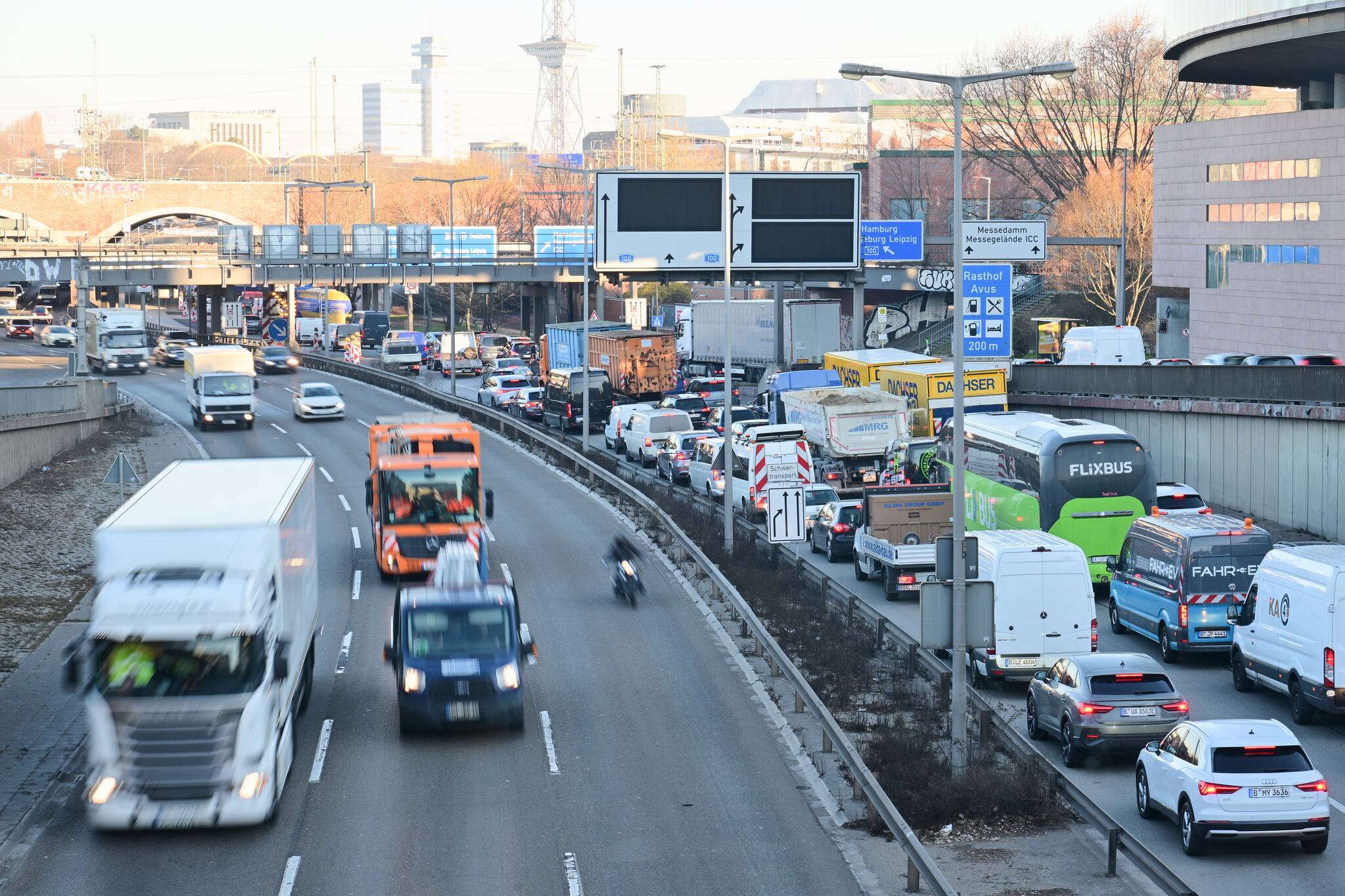 Best HD Pictures about  Sr1 Verkehr Aktuell  with No AI Images
