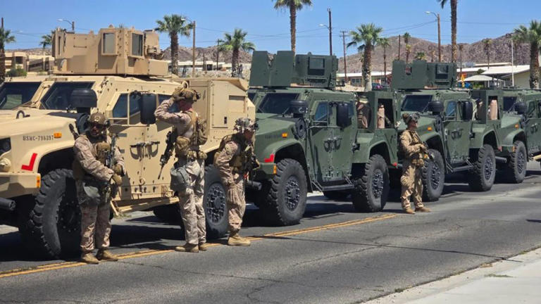 Los marines del 2.º Batallón, 7.º Regimiento de Marines, puestos en estado de alerta durante el fin de semana, se preparan para partir hacia el área metropolitana de Los Ángeles el lunes 9 de junio. - Comando Norte de los EE.UU.
