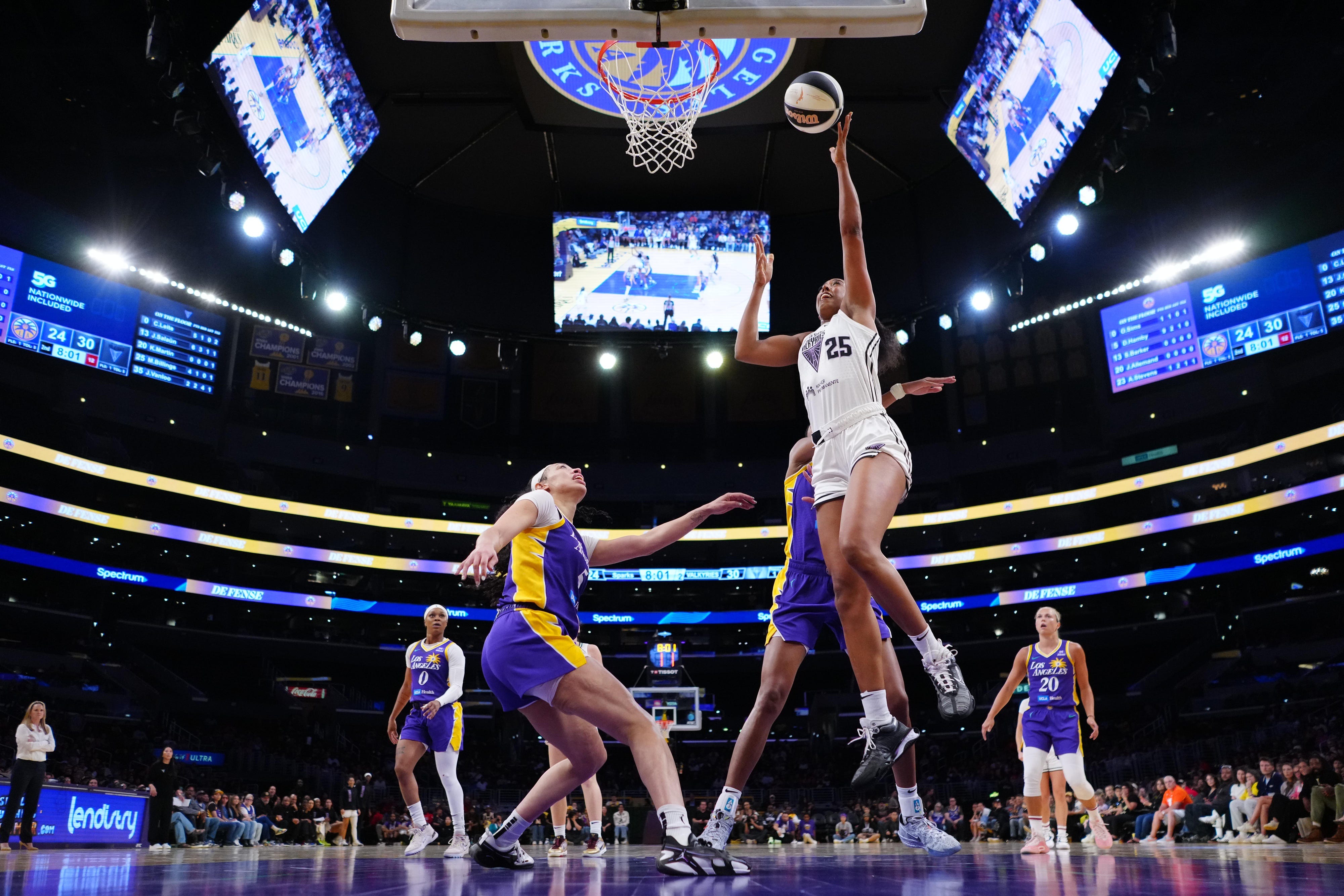 Veteran forward becomes first unrestricted free agent to sign with ...